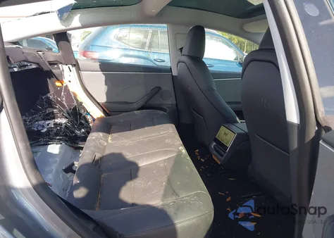 2025 Tesla Model 3 Long Range Rear-Wheel Drive z USA, uszkodzony, nr VIN 5YJ3E1EA7SF892239